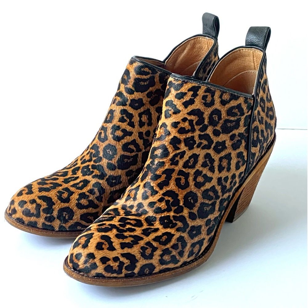 Söfft Tamela ankle bootie leopard print taper women’s size US 8M